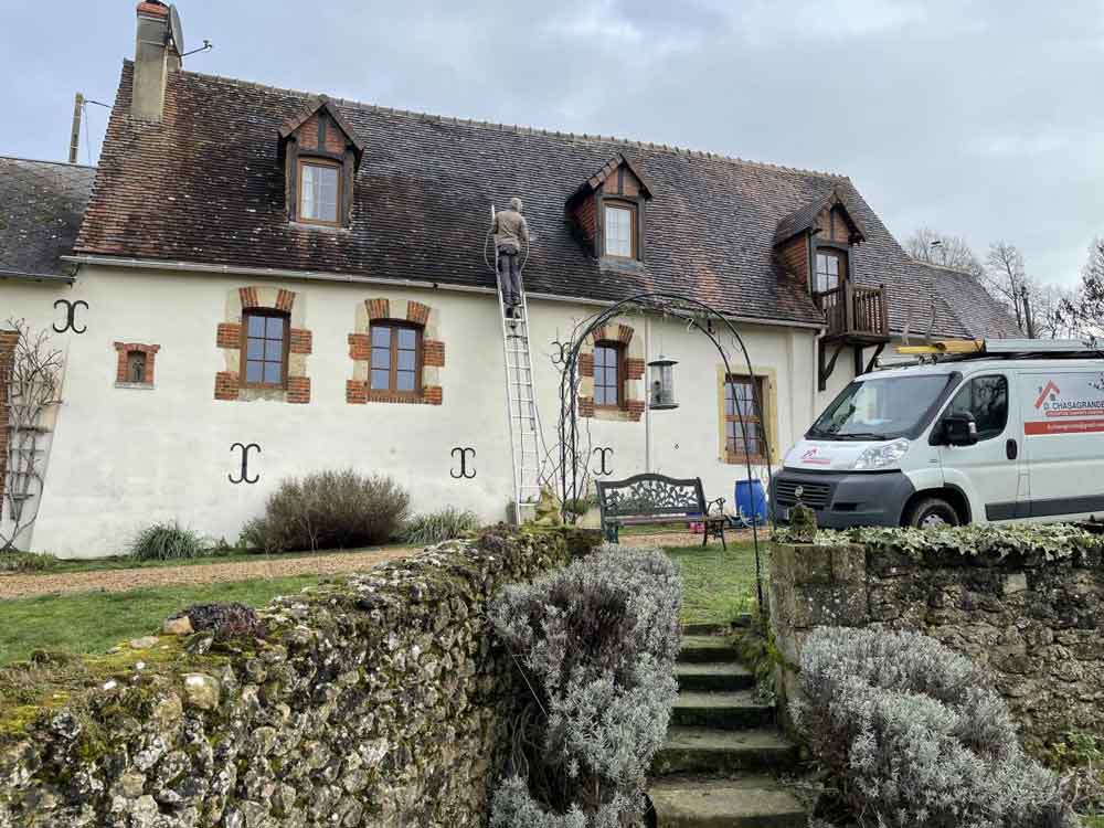 Avant / après nettoyage toiture au Mans