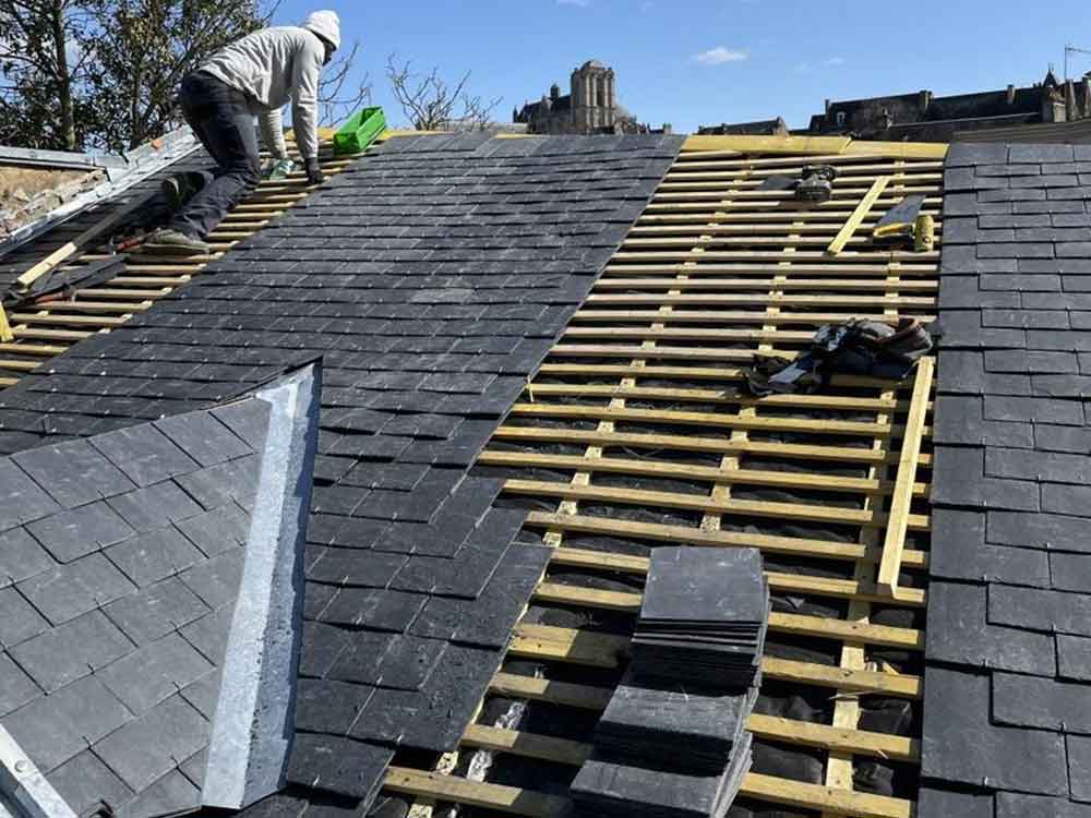 oiture avant travaux de couverture au Mans par D. Chasagrande
